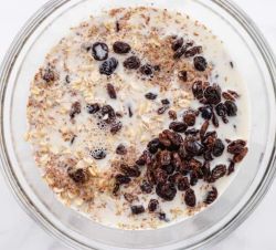 Flaxseed and Walnut Overnight Oats - PCOS Breakfast Recipes